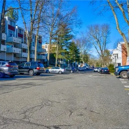 Buy this 2 bed condo on 913 Colony Drive in Hartsdale, Greenburgh