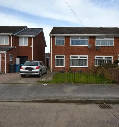 Buy this 3 bed duplex on Sandy Point in Hull, HU11 4DP