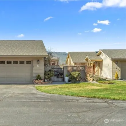 Buy this 3 bed condo on 326 19th Street Northeast in East Wenatchee, WA 98802
