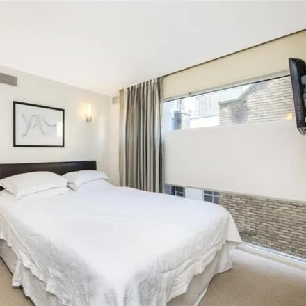 Image 3 - Walpole House, 10 Weymouth Street, East Marylebone, London, W1B 1NL, United Kingdom - Room for rent