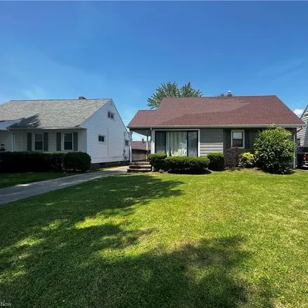 Image 2 - 12115 Woodward Boulevard, Garfield Heights, OH 44125, USA - House for sale