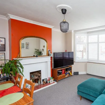 Image 2 - 86 Gammons Lane, North Watford, WD24 5HY, United Kingdom - Apartment for rent