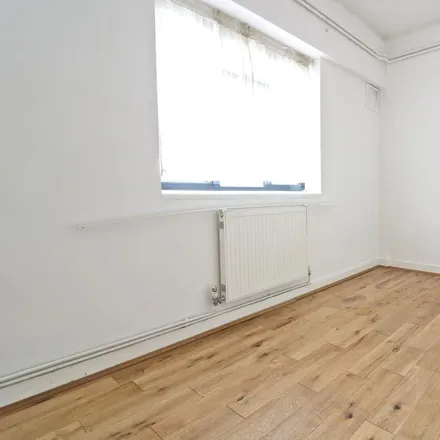 Image 5 - Tring Avenue, London, W3 9AH, United Kingdom - Apartment for rent
