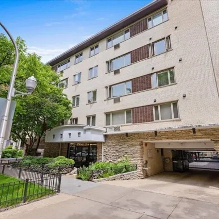 Rent this 1 bed condo on 426 West Barry Avenue in Chicago, IL 60657