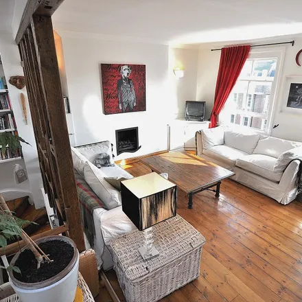 Rent this 2 bed apartment on 20 Artesian Road in London, W2 5AR