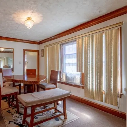 Image 6 - 8123 South Crandon Avenue, Chicago, IL 60617, USA - House for sale