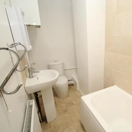 Image 2 - St Mary's Close, Leeds, LS7 3HS, United Kingdom - Apartment for rent