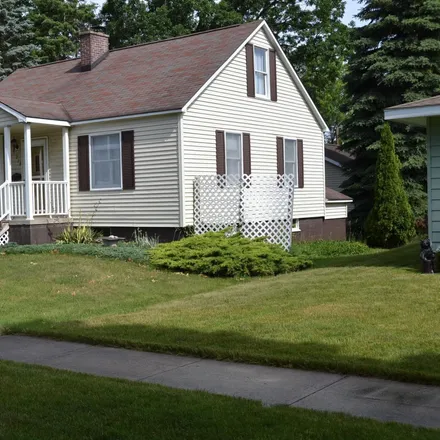 Buy this 2 bed house on 300 West Sixteenth Street in Traverse City, MI 49684