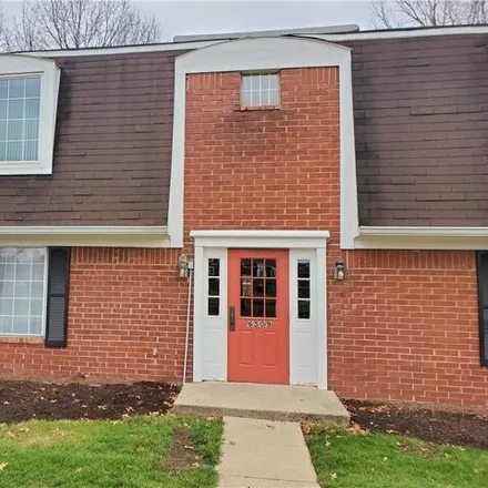 Buy this 2 bed condo on 6509 Park Central Way in Delaware Trails, Indianapolis