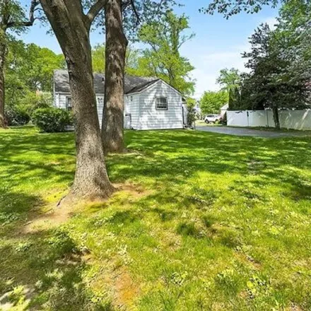 Image 6 - 70 Maple Avenue, Little Silver, Monmouth County, NJ 07739, USA - House for sale