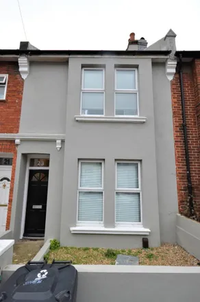 Rent this 6 bed townhouse on 17 Redvers Road in Brighton, BN2 4BF