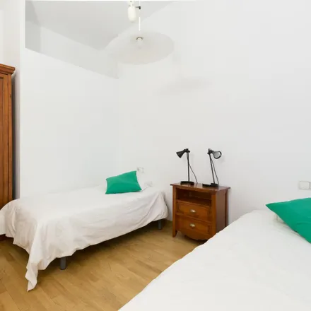Rent this 4 bed room on Carrer d'Enric Granados in 22, 08001 Barcelona