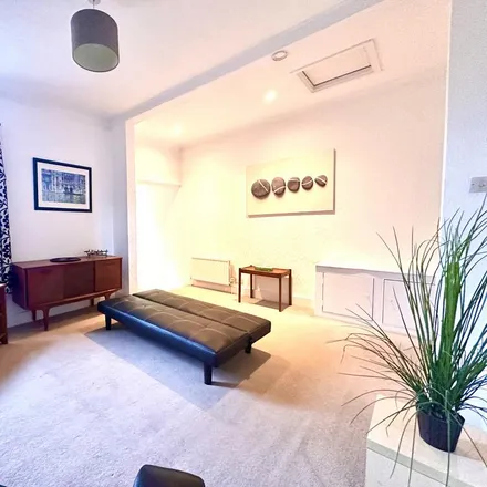 Image 1 - 12 Northfield Avenue, London, W13 9RJ, United Kingdom - Apartment for rent