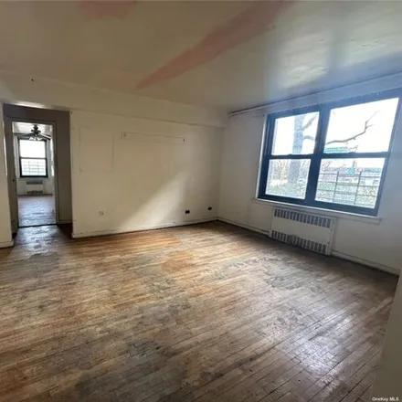 Image 7 - 112-30 Northern Boulevard, New York, NY 11368, USA - Apartment for sale