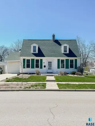 Buy this 4 bed house on 658 South Hiawatha Avenue in Pipestone, MN 56164