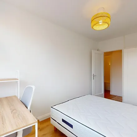 Rent this 3 bed apartment on 45 Boulevard Côte-Blatin in 63000 Clermont-Ferrand, France