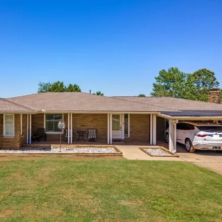 Buy this 4 bed house on 101 North 10th Avenue in Purcell, OK 73080