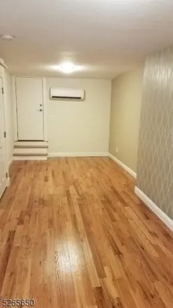 Image 4 - 11 Union Pl Apt 2b, Summit, New Jersey, 07901 - House for rent