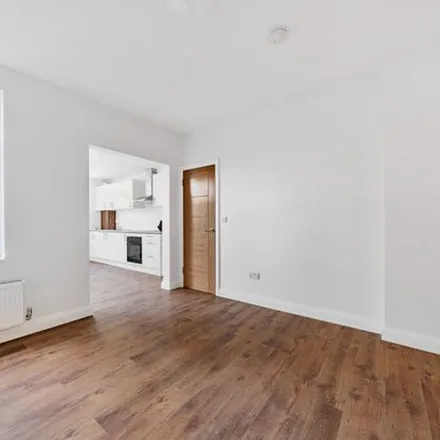 Image 5 - Maximfeldt Road, London, DA8 1AF, United Kingdom - Apartment for rent