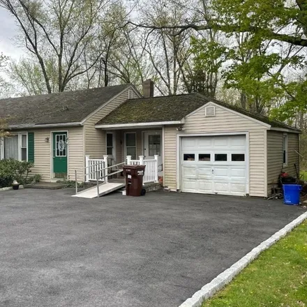 Buy this 2 bed house on 117 Woodlawn Avenue in Green Knoll, Bridgewater Township
