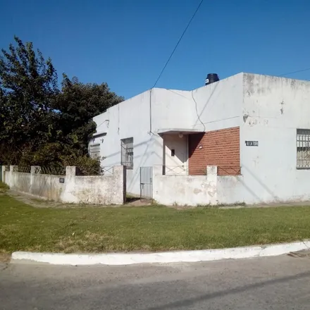 Buy this studio house on Ayolas 2501 in Quilmes Oeste, B1879 ETH Quilmes
