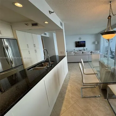 Image 3 - Le Laurier, 17800 North Bay Road, Golden Shores, Sunny Isles Beach, FL 33160, USA - Condo for rent