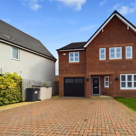 Rent this 4 bed house on Holywell House Orthodontics Car Park in Holywell Fields, Hinckley