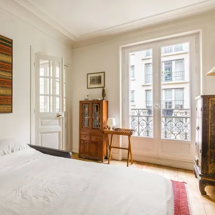 Rent this 2 bed apartment on Paris