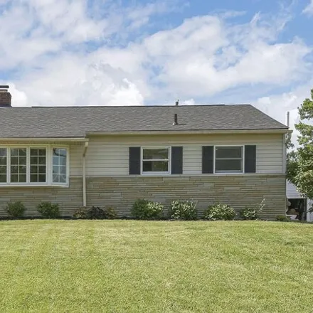Buy this 4 bed house on 2731 Nottingham Road in Upper Arlington, OH 43221