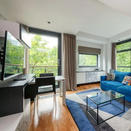 Rent this 1 bed apartment on The Lexington in 40-56 City Road, London