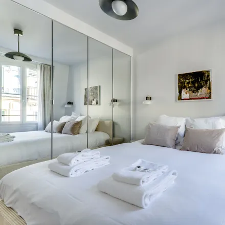 Image 4 - 6 Rue Henner, 75009 Paris, France - Apartment for rent