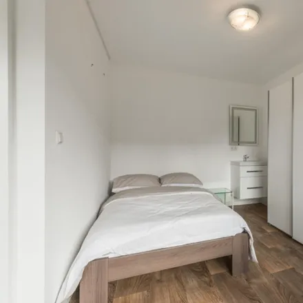 Rent this 4 bed room on Honingen 33 in 1083 JP Amsterdam, Netherlands