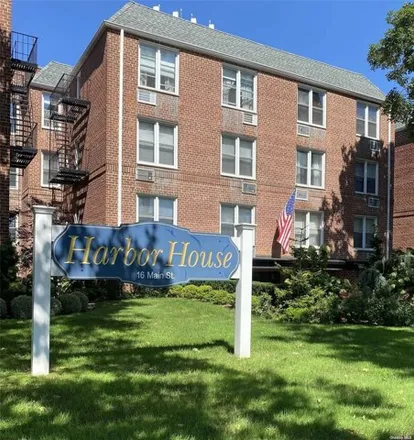 Buy this studio apartment on 16 Main Street in Village of East Rockaway, NY 11518