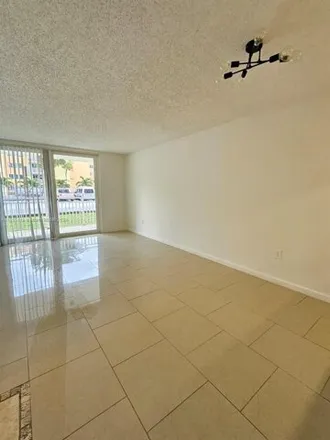 Image 3 - 6930 Northwest 186th Street, Country Club, Miami-Dade County, FL 33015, USA - Condo for rent