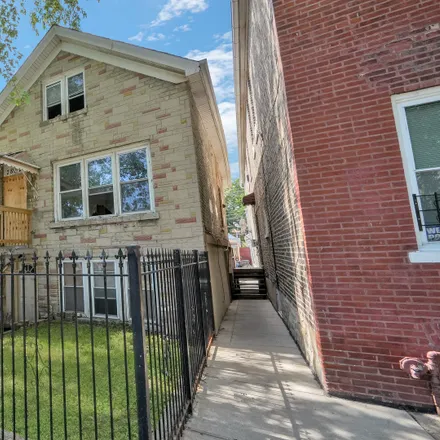 Buy this 5 bed duplex on 3812 South Honore Street in Chicago, IL 60609