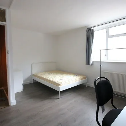 Rent this 3 bed apartment on Netherthorpe Primary School in Netherthorpe Street, Saint Vincent's