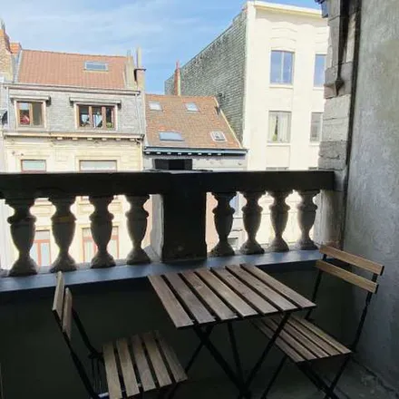 Rent this 9 bed apartment on Rue d'Espagne - Spanjestraat 102 in 1060 Saint-Gilles - Sint-Gillis, Belgium