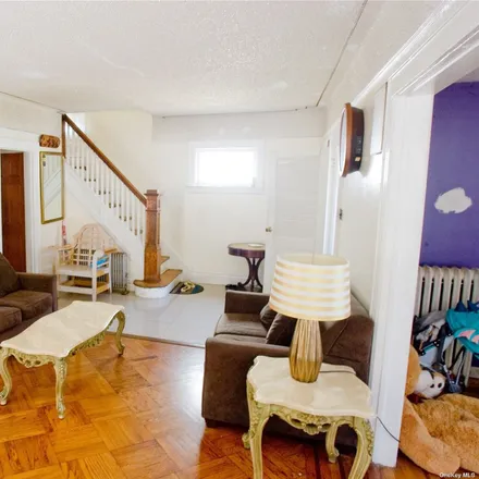 Image 3 - 223-2 109th Avenue, New York, NY 11429, USA - House for sale