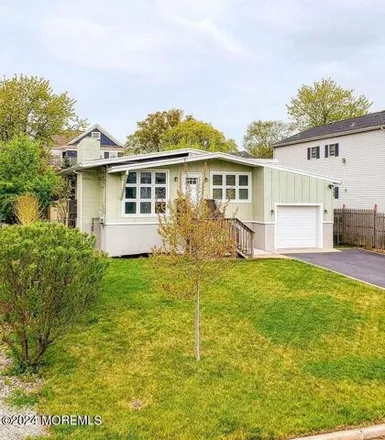 Rent this 3 bed house on 30 Grant Ave in Rumson, New Jersey