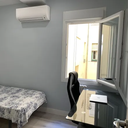 Rent this 6 bed room on Madrid in Calle de Fernández de los Ríos, 57A