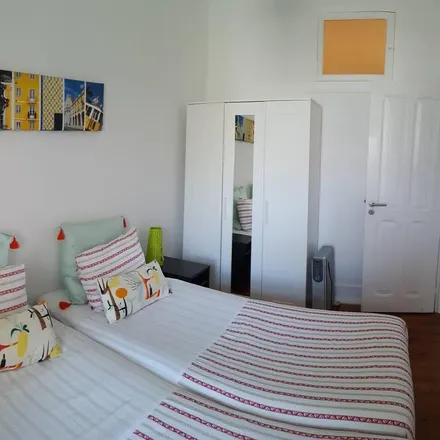 Image 4 - Areeiro, Lisbon, Portugal - Apartment for rent