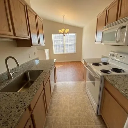 Image 6 - Watersway Drive, Gibraltar, MI 48173, USA - Condo for sale