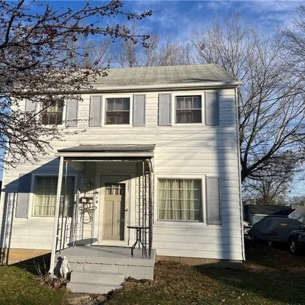 Buy this 3 bed house on 481 Taylor Street in Zanesville, OH 43701