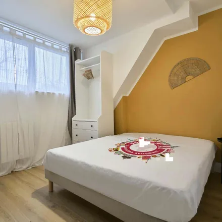 Rent this 1studio room on 23 Avenue Louise Michel in 59024 Lille, France