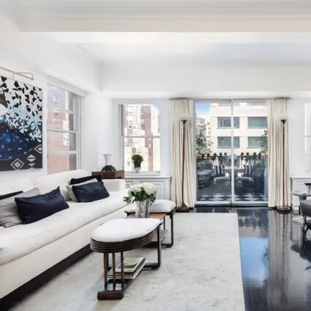 Image 3 - 40 East 61st Street, New York, NY 10065, USA - Condo for sale