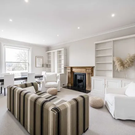 Rent this 3 bed apartment on St Anns Road in London, W11 4ST