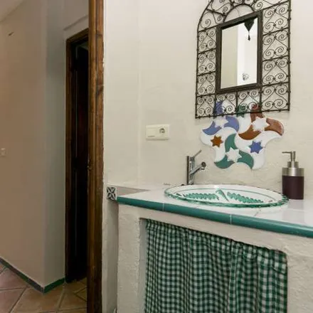 Rent this 1 bed apartment on Cuesta de los Chinos in 21, 18010 Granada