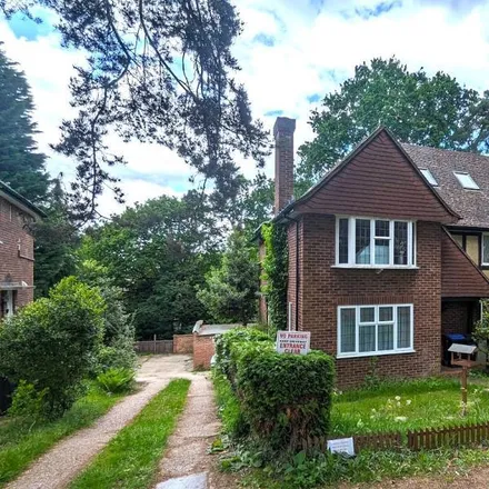 Rent this 3 bed apartment on The Ridge in Woking, GU22 7EE