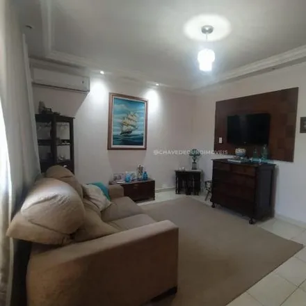 Buy this 2 bed house on Avenida Raul Jardim in Vila Umuarama, Uberaba - MG
