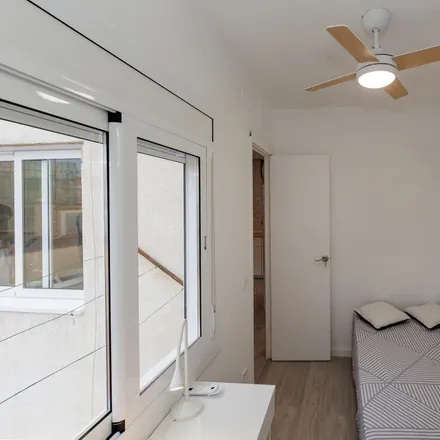 Rent this 5 bed room on Carrer de París in 08904 l'Hospitalet de Llobregat, Spain